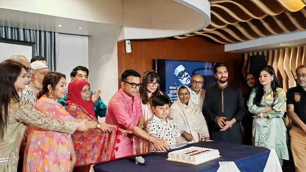 চ্যানেল আই অনলাইন সংবাদ সম্মেলনে উপস্থিত সাংবাদিক ও অতিথিরা. Channel i News - চ্যানেল আই নিউজ