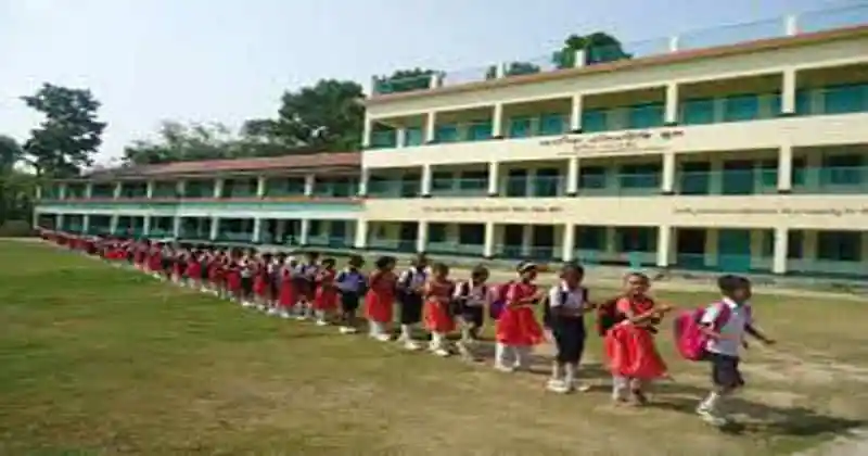 প্রাথমিক বিদ্যালয়ে ছাত্রছাত্রীদের লাইন করে ক্লাসে প্রবেশ. Channel i News - চ্যানেল আই নিউজ