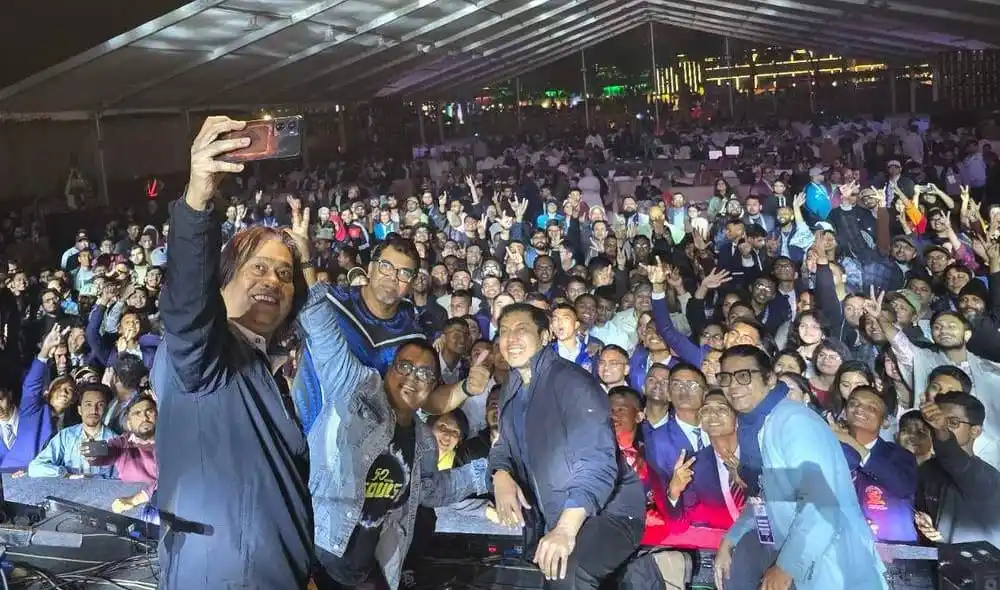 চট্টগ্রামে সোলসের ৫০ বছরের সুরযাত্রা কনসার্টের ছবি, হাজার হাজার দর্শক উপস্থিত. Channel i News - চ্যানেল আই নিউজ