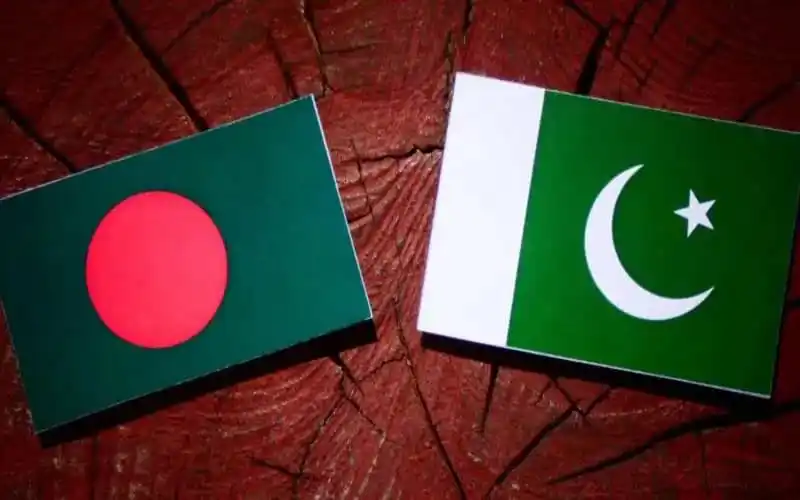 বাংলাদেশ ও পাকিস্তান পতাকা পাশে রাখা হয়েছে. Channel i News - চ্যানেল আই নিউজ