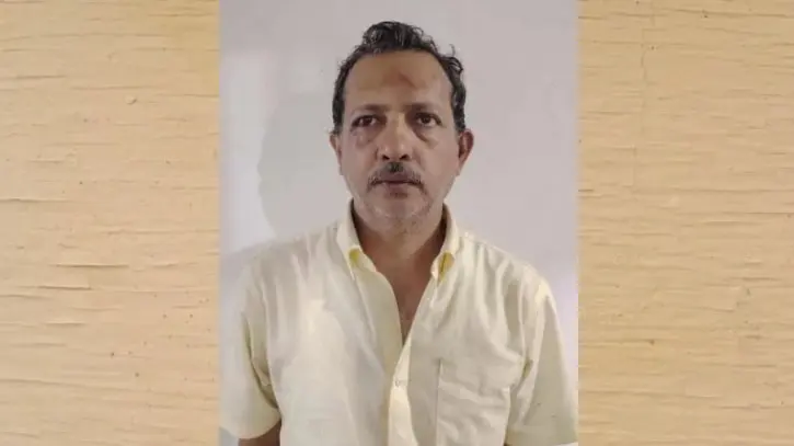 রাজধানীতে শেখ হাসিনার ব্যক্তিগত কর্মকর্তা গ্রেপ্তার, ছবি. Channel i News - চ্যানেল আই নিউজ