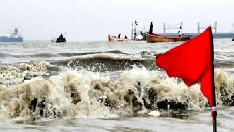 নদীবন্দরগুলোতে ১ নম্বর সতর্ক সংকেত জারি, ঝড়ের আশঙ্কা. Channel i News - চ্যানেল আই নিউজ