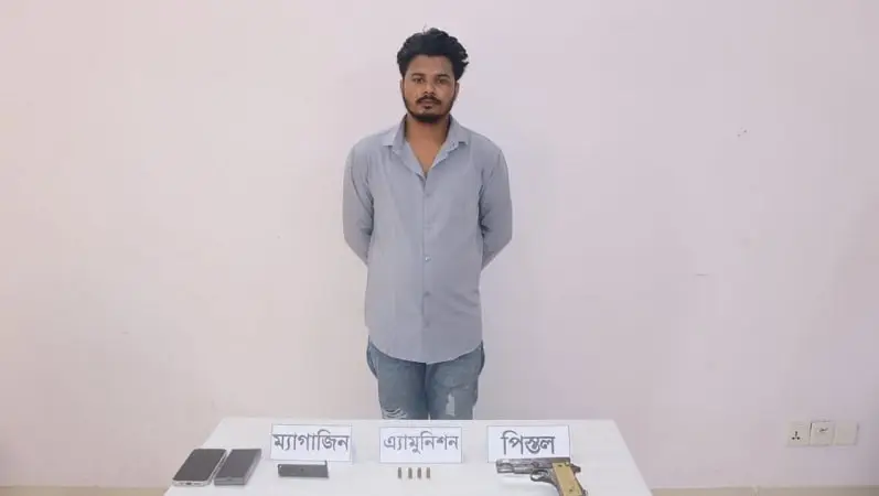 অস্ত্রসহ একজন ব্যক্তি আটক, বাংলাদেশে সেনা অভিযান. Channel i News - চ্যানেল আই নিউজ