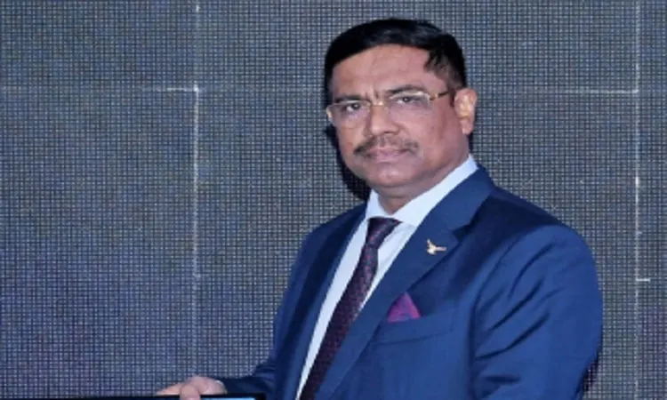 বিমান বাহিনীর সাবেক প্রধানের ছবি, পেশাদার পোশাক পরা ব্যক্তি. Channel i News - চ্যানেল আই নিউজ