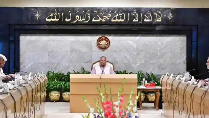 উপদেষ্টা পরিষদের জরুরি বৈঠক, প্রধান অতিথি বসে আলোচনা করছেন. Channel i News - চ্যানেল আই নিউজ