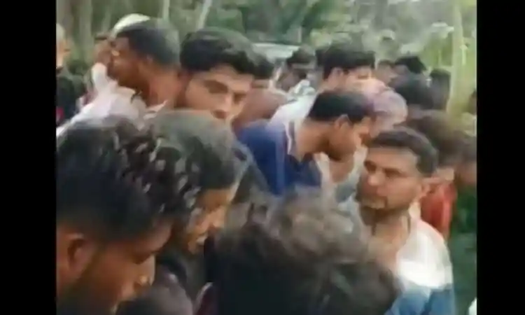 নোয়াখালীতে যুবলীগ কর্মীকে পিটিয়ে হত্যার ঘটনায় উত্তেজনা. Channel i News - চ্যানেল আই নিউজ