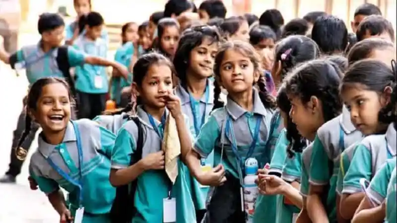 প্রাথমিক শিক্ষার্থীদের জন্য বৃত্তি কার্যক্রমের ছবি. Channel i News - চ্যানেল আই নিউজ