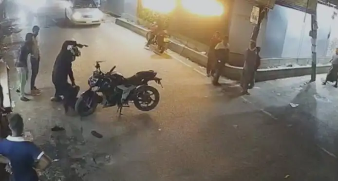 সেন্ট্রাল রোডে যুবককে কোপানোর ঘটনায় মামলা সংক্রান্ত ছবি. Channel i News - চ্যানেল আই নিউজ