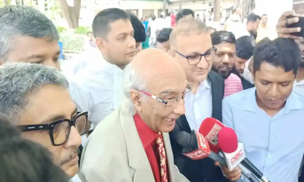 শফিক রেহমানের মুক্তির সময় সাংবাদিকদের সাথে কথা বলছেন. Channel i News - চ্যানেল আই নিউজ