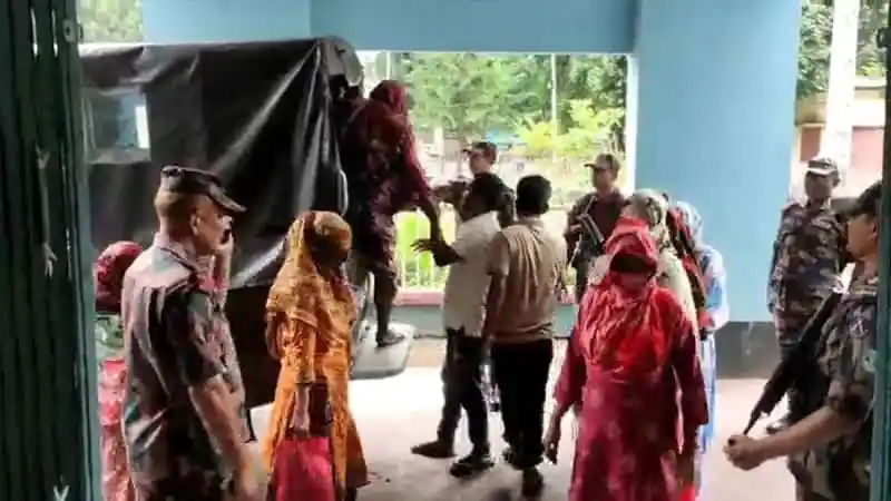 পঞ্চগড় সীমান্তে নারী-শিশুসহ ১১ জন আটক, বাংলাদেশ-ভারত সীমান্তে অভিযান. Channel i News - চ্যানেল আই নিউজ