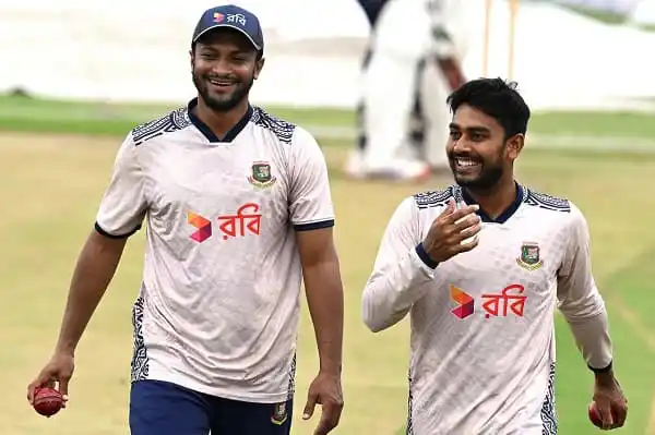 বাংলাদেশ ক্রিকেটার সাকিব আল হাসান ও মিরাজ অনুশীলনে হাসিমুখে. Channel i News - চ্যানেল আই নিউজ