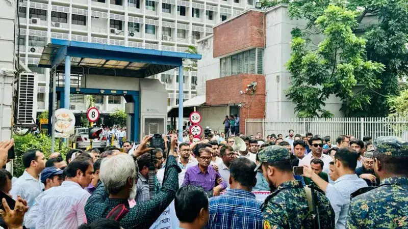 সরকারি কর্মকর্তা-কর্মচারীদের বিক্ষোভ কর্মসূচি, সচিবালয় ও সারাদেশে. Channel i News - চ্যানেল আই নিউজ