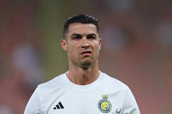 ক্রিস্টিয়ানো রোনালদো ফুটবল মাঠে, মনোযোগী ও চিন্তিত।. Channel i News - চ্যানেল আই নিউজ