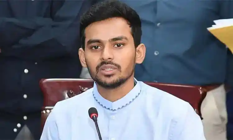 আসিফ মাহমুদ কুয়েত ভিসা প্রসঙ্গে বক্তব্য দিচ্ছেন. Channel i News - চ্যানেল আই নিউজ