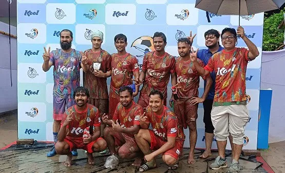 বাংলাদেশ ফুটবল দলের খেলোয়াড়রা বিজয় উদযাপন করছে. Channel i News - চ্যানেল আই নিউজ