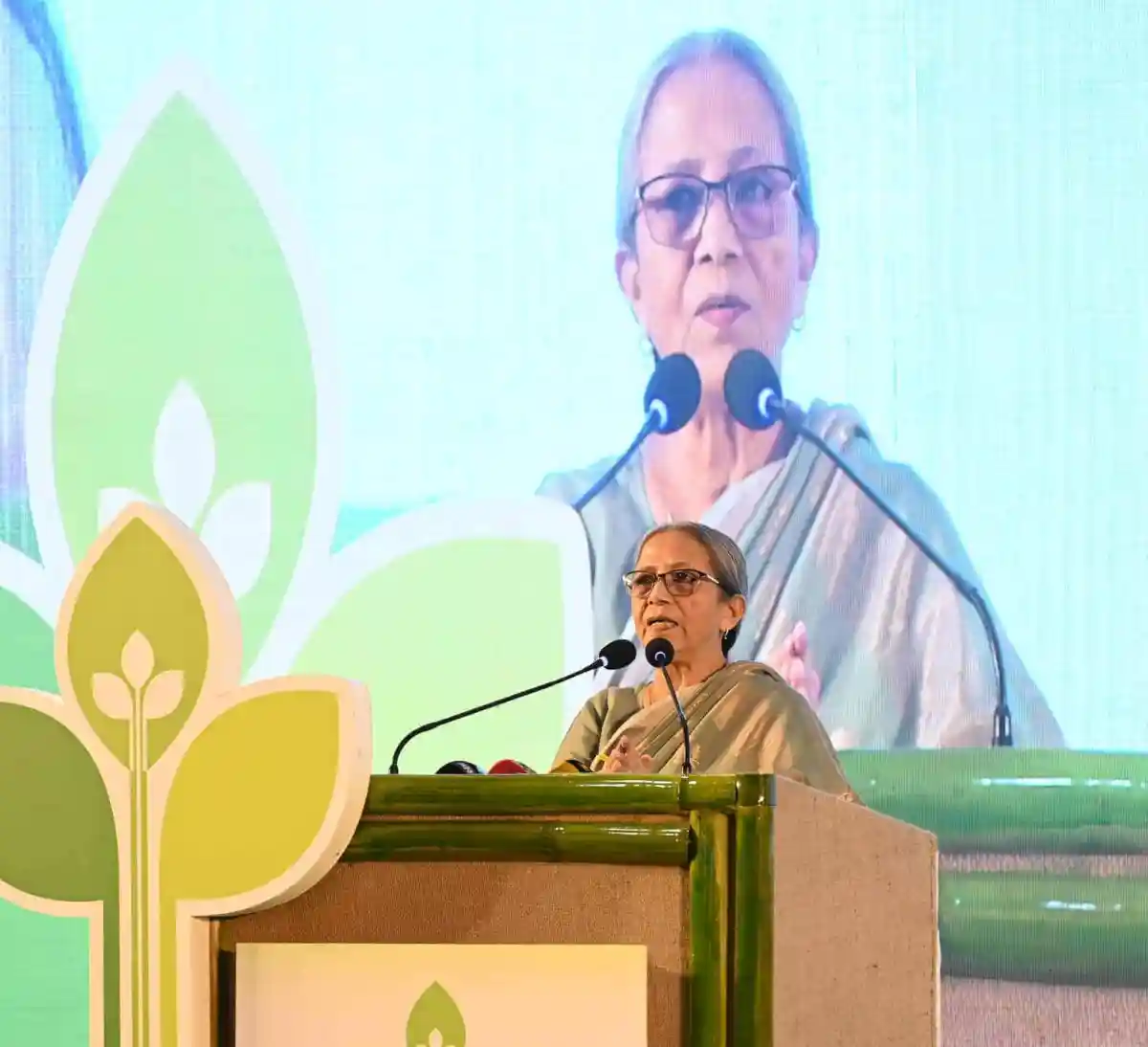 প্রধান অতিথি কৃষি ও কৃষকের স্বার্থে আলোচনা করছেন. Channel i News - চ্যানেল আই নিউজ