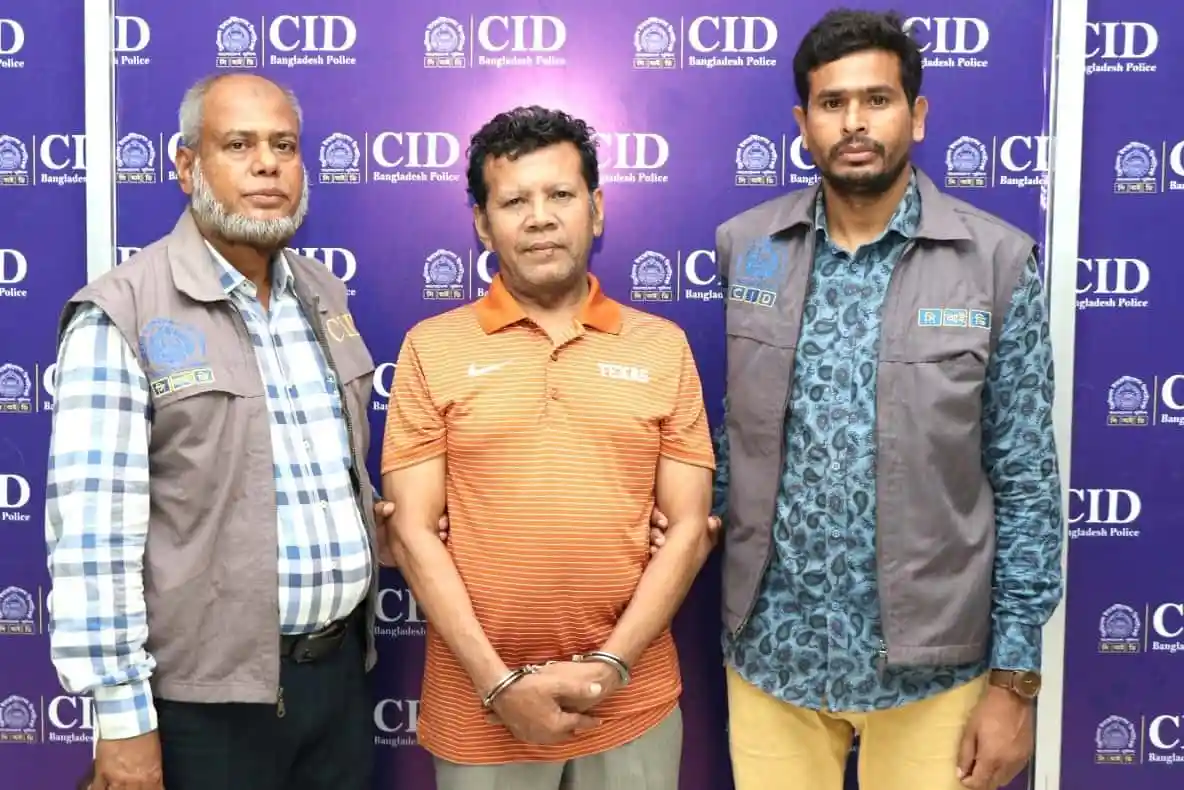 তাপসের বিশেষ প্রতিনিধি গ্রেপ্তার, তিনজনের ছবি, বাংলাদেশ পুলিশ. Channel i News - চ্যানেল আই নিউজ