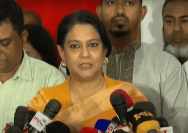 রিজওয়ানা হাসান সংবাদ সম্মেলনে বক্তব্য দিচ্ছেন. Channel i News - চ্যানেল আই নিউজ