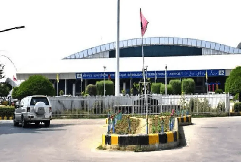 সেনগান আন্তর্জাতিক বিমানবন্দরের প্রধান প্রবেশদ্বার. Channel i News - চ্যানেল আই নিউজ