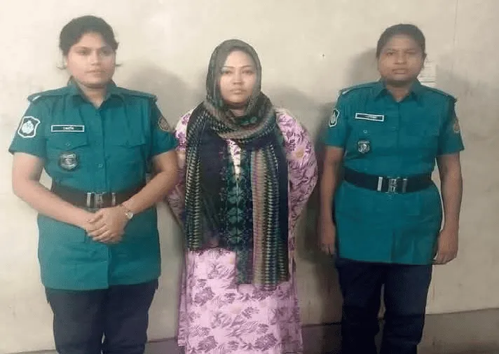 নিরাপত্তা কর্মীদের সঙ্গে মহিলা, বাংলাদেশ. Channel i News - চ্যানেল আই নিউজ