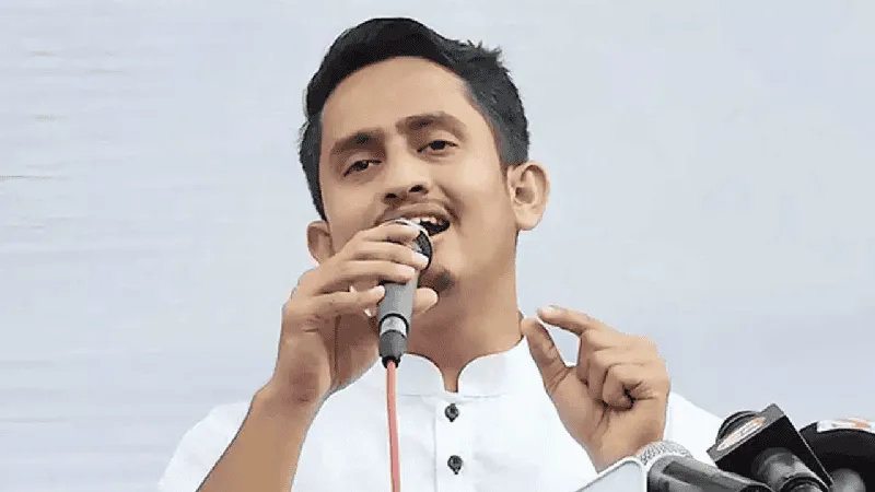 বাংলাদেশের যুব নেতা বক্তৃতা দিচ্ছেন, রাজনৈতিক সমাবেশে. Channel i News - চ্যানেল আই নিউজ