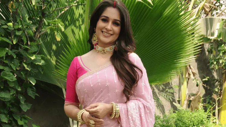 অভিনেত্রী দীপিকা ক্যানসারে আক্রান্ত, হাসিমুখে ছবি. Channel i News - চ্যানেল আই নিউজ