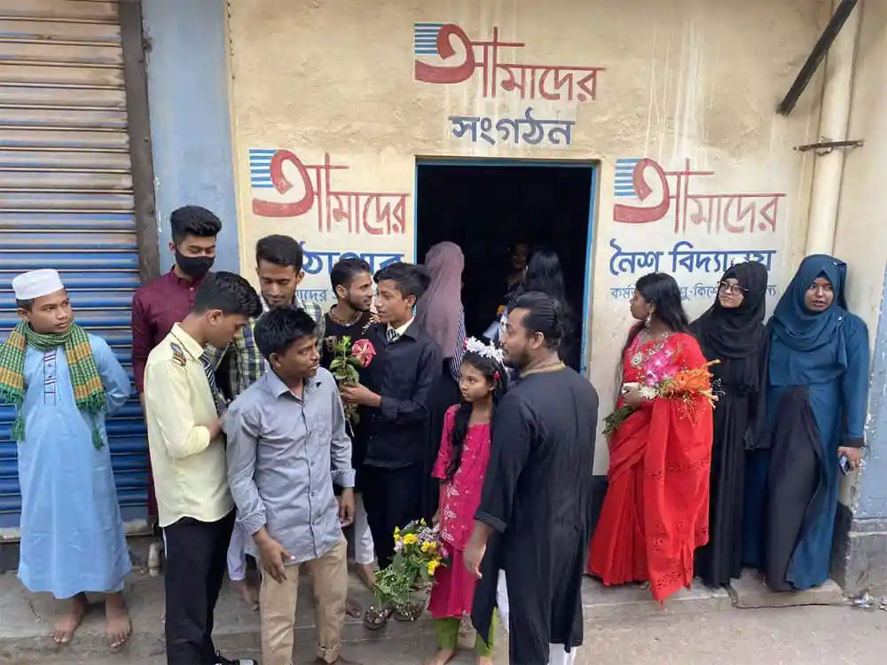 নৈশ বিদ্যালয় উদ্বোধন অনুষ্ঠানে শিক্ষার্থী ও অতিথিরা উপস্থিত. Channel i News - চ্যানেল আই নিউজ