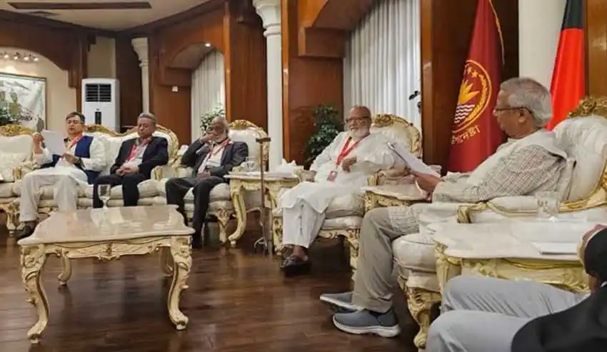 বৈঠকে বিএনপি, জামায়াত ও এনসিপি নেতারা আলোচনা করছেন. Channel i News - চ্যানেল আই নিউজ