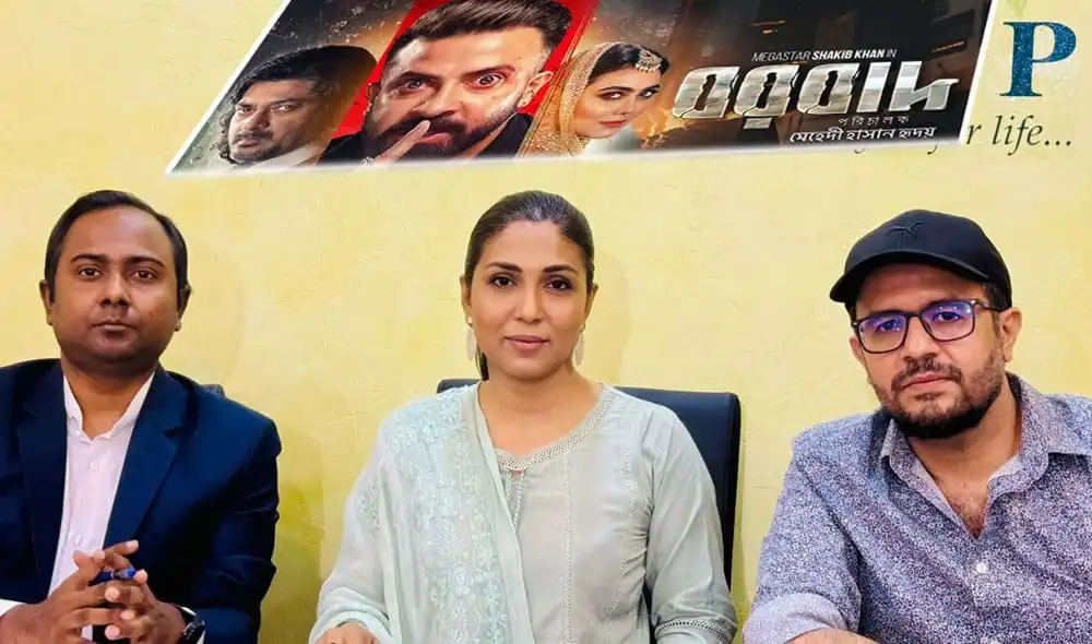 সংবাদ সম্মেলনে তিনজন সাংবাদিক ও উপস্থাপক বসে আছেন. Channel i News - চ্যানেল আই নিউজ