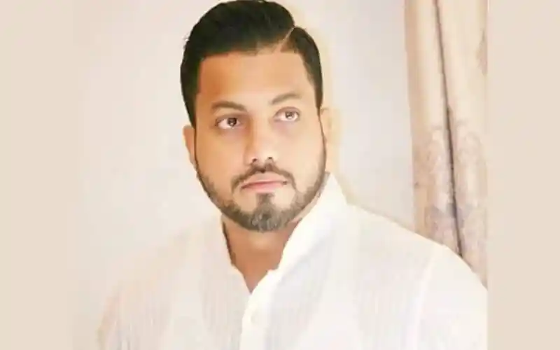 নগর ভবনে আন্দোলনকারীদের মোবাইলফোনে নির্দেশনা দিচ্ছেন ইশরাক. Channel i News - চ্যানেল আই নিউজ