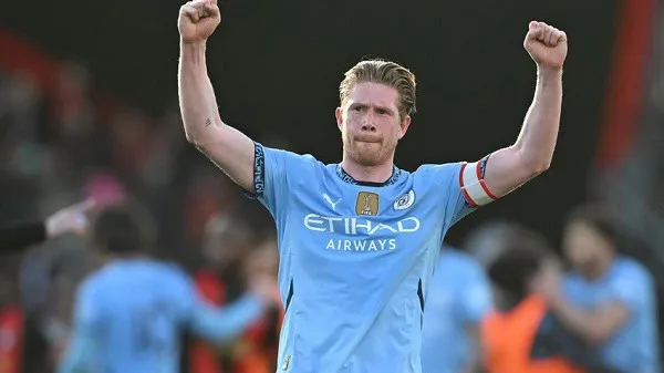 নাপোলির খেলোয়াড় ডি ব্রুইন, উল্লাসে ভরা, ফুটবল মাঠে. Channel i News - চ্যানেল আই নিউজ