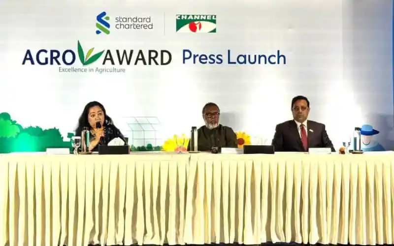 অ্যাগ্রো অ্যাওয়ার্ডের প্রেস কনফারেন্সে তিনজন বক্তা উপস্থিত. Channel i News - চ্যানেল আই নিউজ