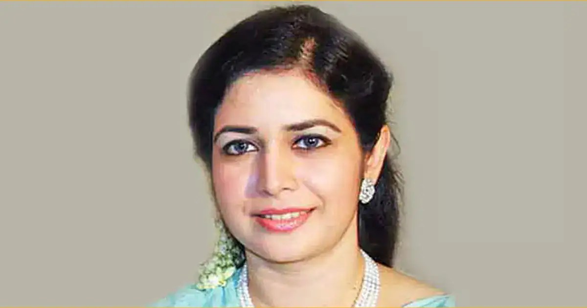 প্রসন্ন মহিলা সাংবাদিক বা ব্যক্তিত্বের ছবি, বাংলায় সংবাদ সংক্রান্ত।. Channel i News - চ্যানেল আই নিউজ