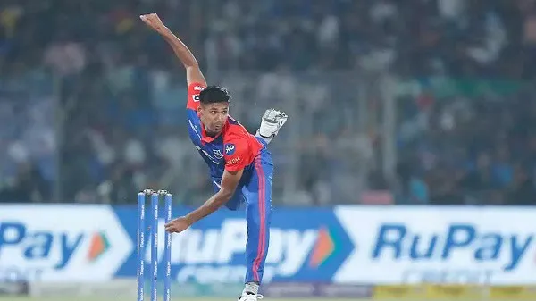 বাংলাদেশের ক্রিকেটার মোস্তাফিজ বল হাতে প্রস্তুত. Channel i News - চ্যানেল আই নিউজ