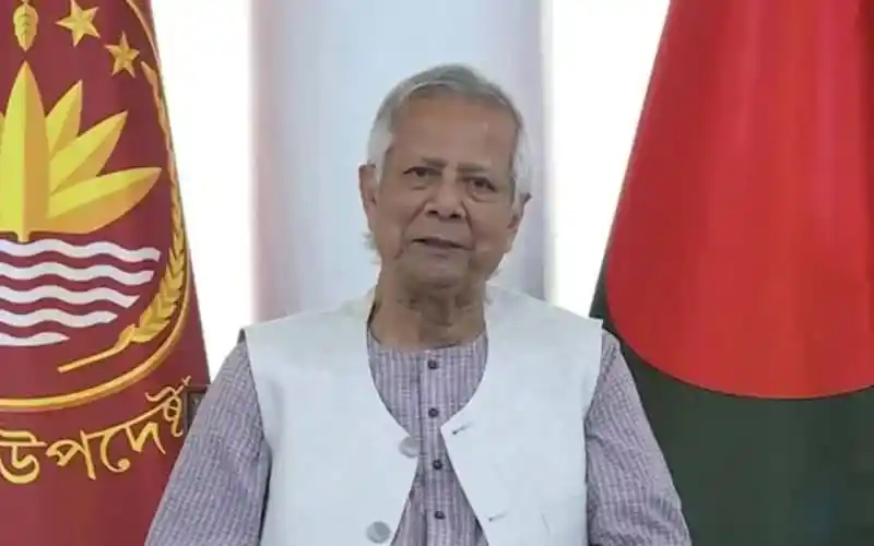 প্রধানমন্ত্রী শেখ হাসিনা জাতীয় পতাকার পাশে দাঁড়িয়ে. Channel i News - চ্যানেল আই নিউজ