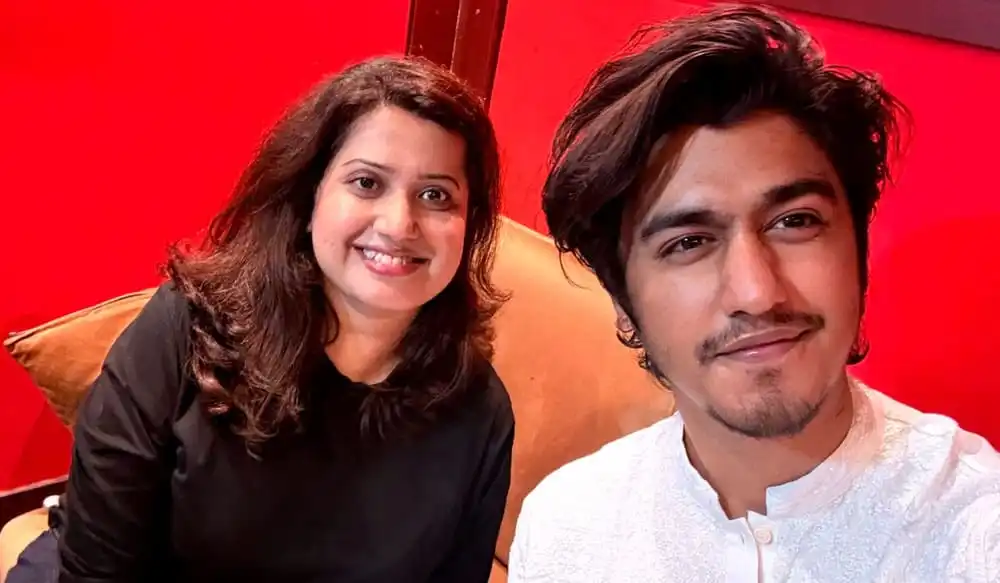 ন্যানসির সঙ্গে শেখ সাদীর ছবি, হাসিমুখে ছবি তোলা. Channel i News - চ্যানেল আই নিউজ