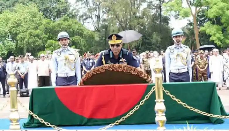 বীর মুক্তিযোদ্ধা ক্যাপ্টেন আবুল কালাম আজাদের শেষ বিদায়ের জন্য প্যারেড. Channel i News - চ্যানেল আই নিউজ