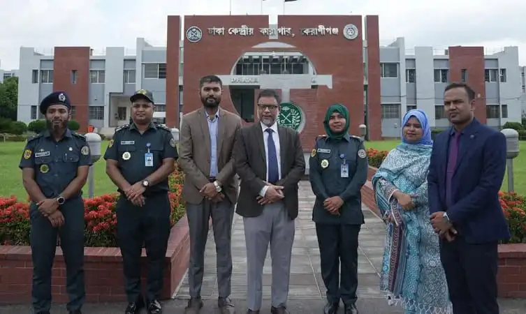 ঢাকা বিশ্ববিদ্যালয় ক্যাম্পাসে পুলিশ ও শিক্ষার্থীর উপস্থিতি. Channel i News - চ্যানেল আই নিউজ