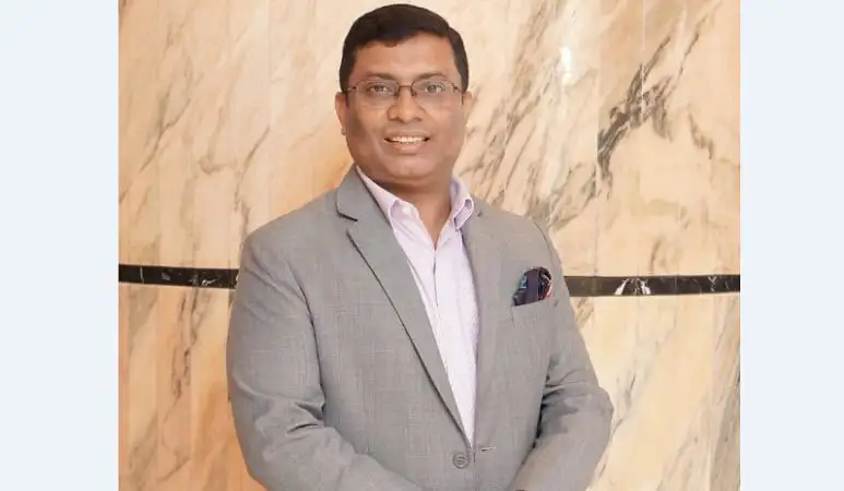 শাখাওয়াত হোসেন বেস্ট হসপিটালিটি আইকন সম্মাননা গ্রহণ করছেন. Channel i News - চ্যানেল আই নিউজ