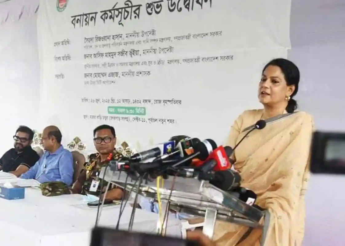 প্রধান অতিথি পরিবেশ বিষয়ক আলোচনা করছেন, সাংবাদিক ও অতিথিরা উপস্থিত. Channel i News - চ্যানেল আই নিউজ