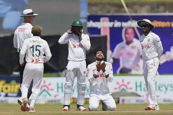 বাংলাদেশ ক্রিকেট দলের খেলোয়াড়রা মাঠে জয়ের উল্লাসে মেতে উঠেছে. Channel i News - চ্যানেল আই নিউজ