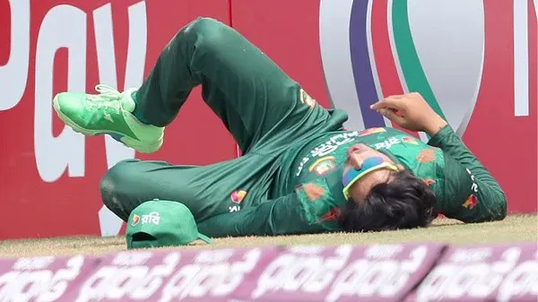 বাংলাদেশের ক্রিকেটার মাঠে আহত হয়ে শুয়ে আছেন. Channel i News - চ্যানেল আই নিউজ