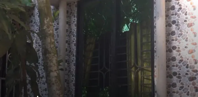 নোয়াখালীতে প্রবাসীর বাড়ির দরজা ও জানালা ভাঙচুরের ছবি. Channel i News - চ্যানেল আই নিউজ