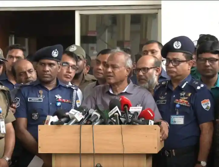 স্বরাষ্ট্রমন্ত্রীর প্রেস ব্রিফিংয়ে পুলিশ কর্মকর্তাদের সঙ্গে আলোচনা।. Channel i News - চ্যানেল আই নিউজ