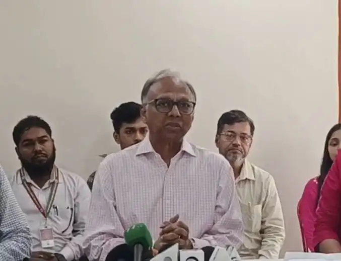 প্রেস কনফারেন্সে আমার দেশ সম্পাদক একুশে পদকের অর্থ প্রদান করেন. Channel i News - চ্যানেল আই নিউজ