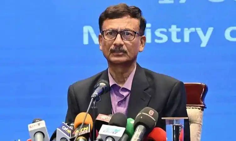 বাংলাদেশের পররাষ্ট্র উপদেষ্টা সাংবাদিকদের প্রশ্নের উত্তর দিচ্ছেন. Channel i News - চ্যানেল আই নিউজ