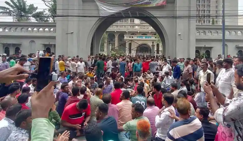জনসমাগমের ছবি যেখানে অনেক মানুষ একত্রিত হয়েছে. Channel i News - চ্যানেল আই নিউজ
