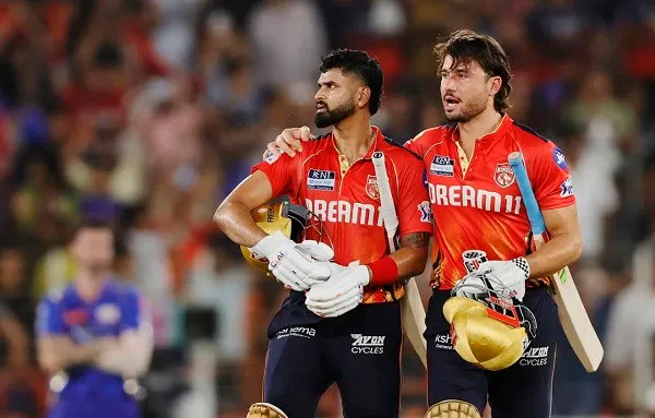 পাঞ্জাবের ক্রিকেটাররা আইপিএল ফাইনালে জয়ের উদযাপন করছে. Channel i News - চ্যানেল আই নিউজ
