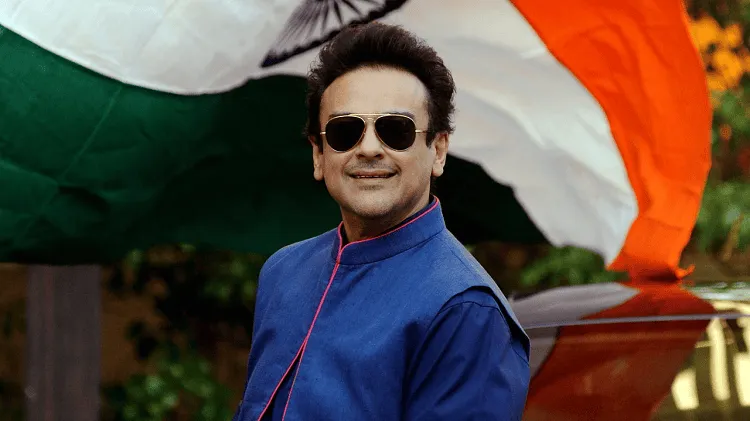 স্মার্ট পাঞ্জাবি পরিহিত একজন পুরুষের ছবি, sunglasses পরা, হাসিমুখে।. Channel i News - চ্যানেল আই নিউজ