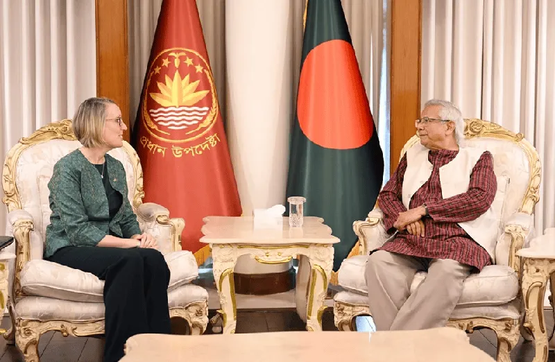 প্রধান উপদেষ্টার সাথে ব্রিটিশ হাইকমিশনারের সাক্ষাৎ, দুই পক্ষের মধ্যে আলোচনা চলছে. Channel i News - চ্যানেল আই নিউজ